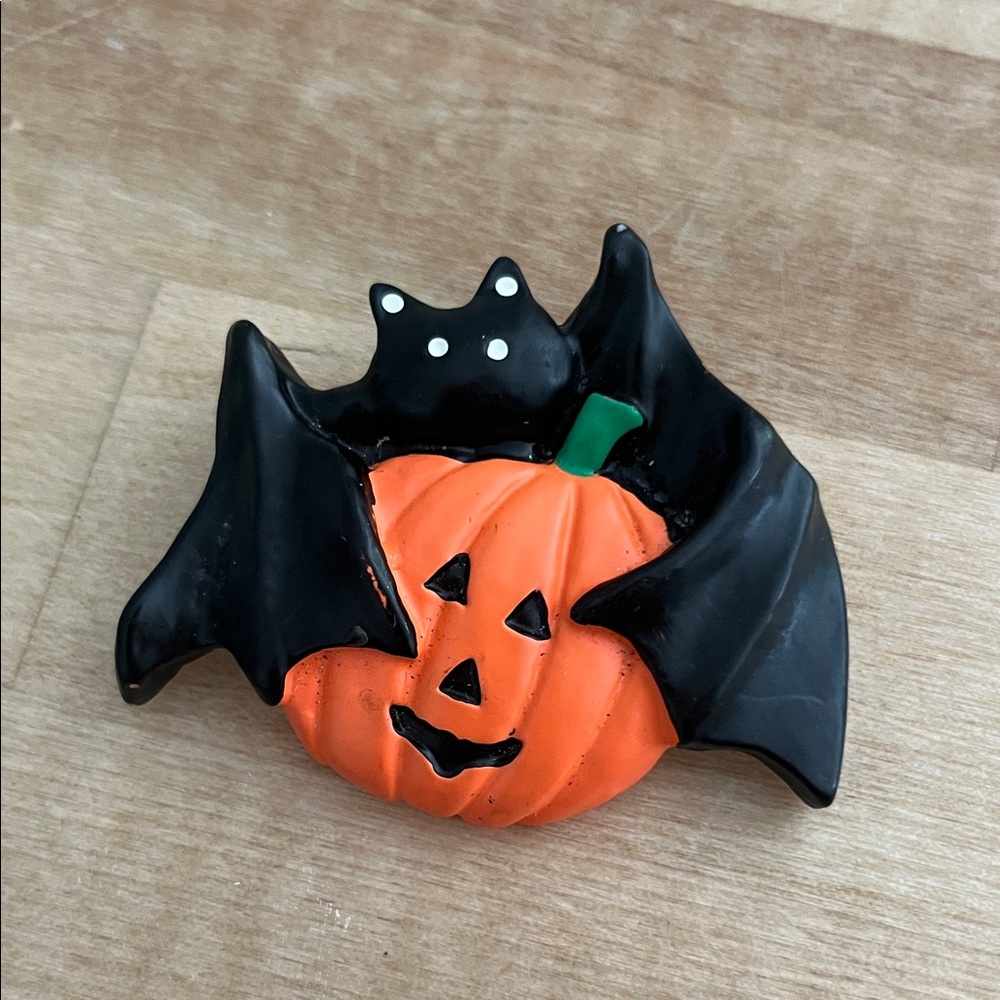 VINTAGE 90s Halloween Pin